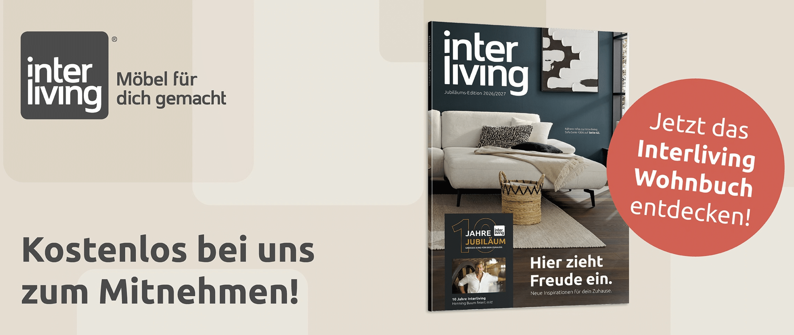 Titelseite des Interliving-Katalogs mit der Abbildung eines Wohnzimmers und einem Werbetext, in dem darauf hingewiesen wird, dass man den Ratgeber kostenlos erhalten kann.
